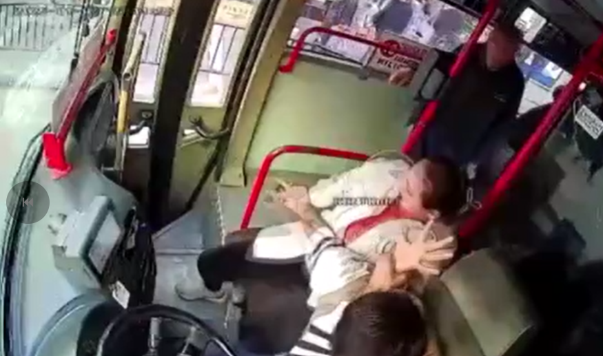 Adana’da bir kadın, çocuğunu