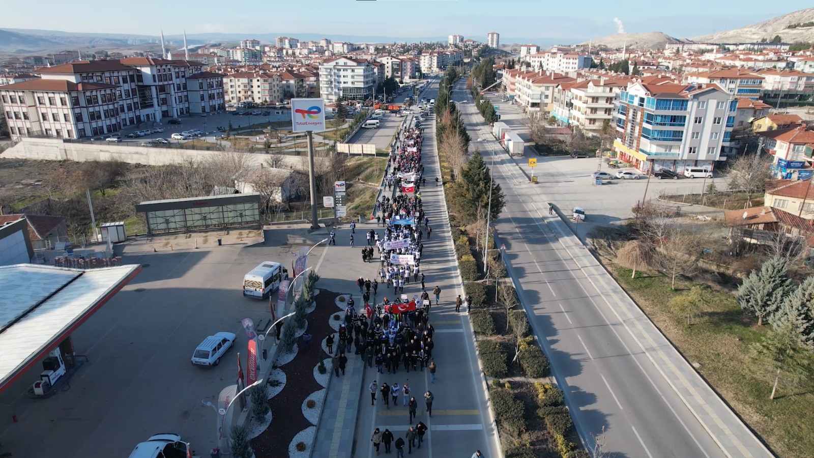 Maden işçileri özelleştirmeye karşı yürüyor