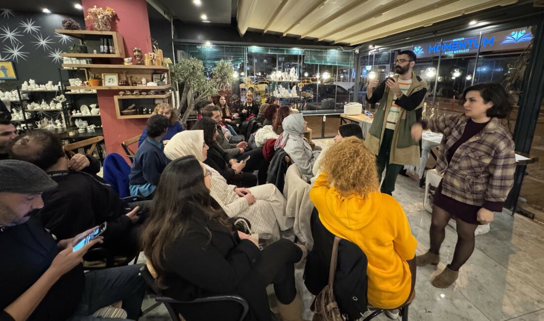Mersin'de bir kafede eski