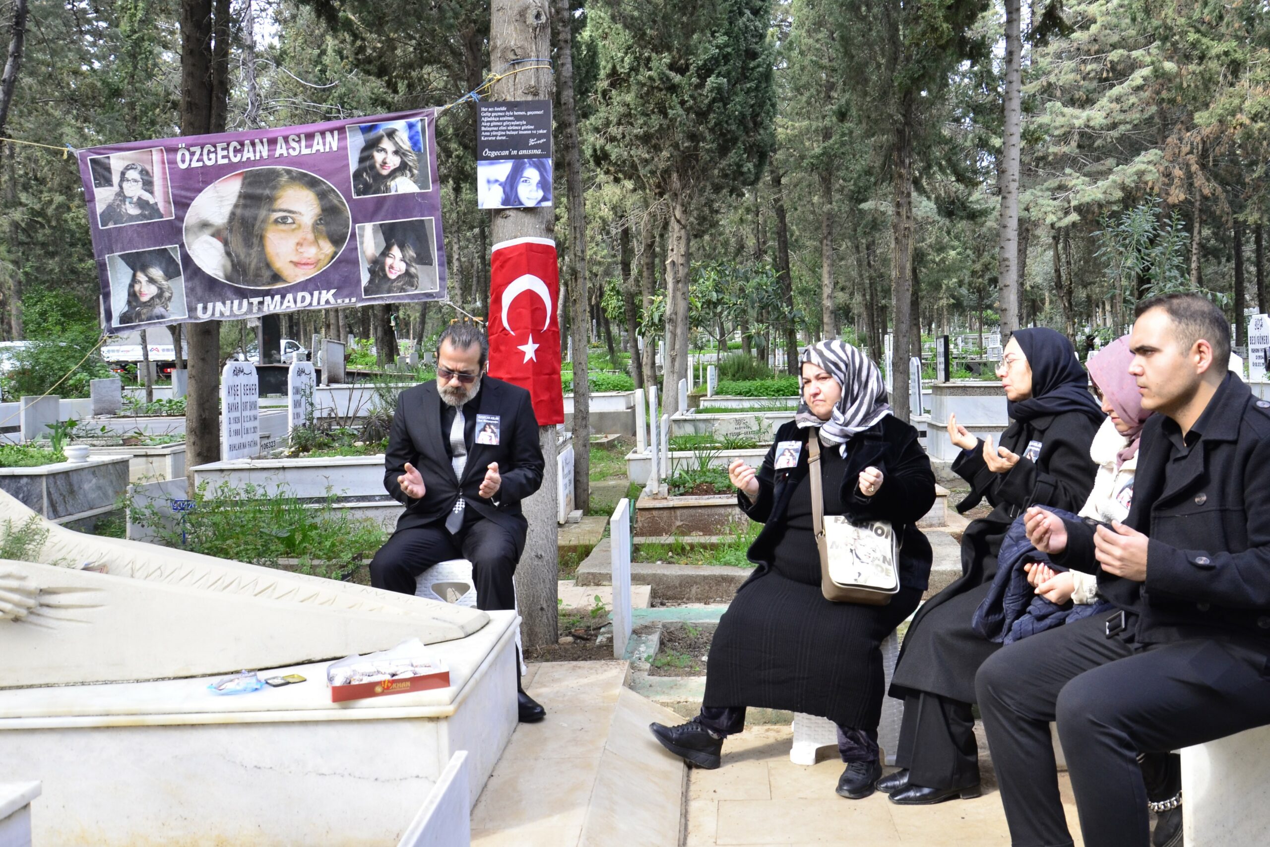 Özgecan Aslan, ölüm yıl dönümünde kabri başında anıldı