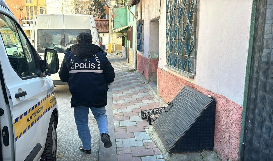Uşak'ta taşınma sırasında eşyalarını