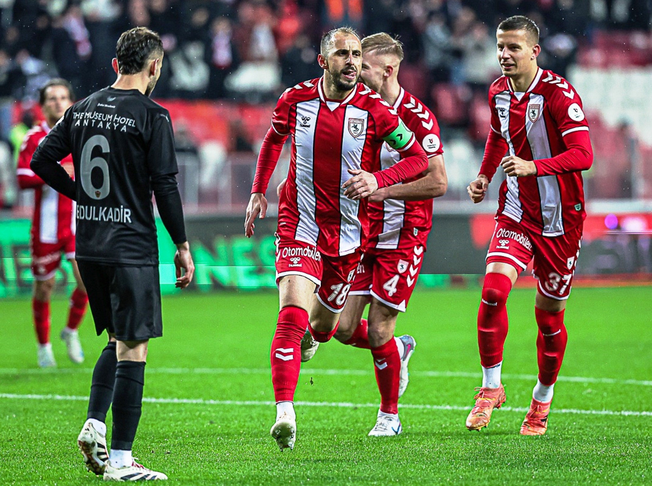 Samsunspor, 3 futbolcuyla sözleşme uzattı