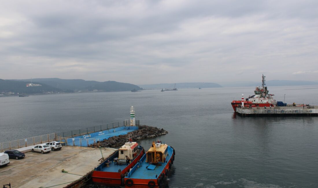 Çanakkale Boğazı sisin etkisini