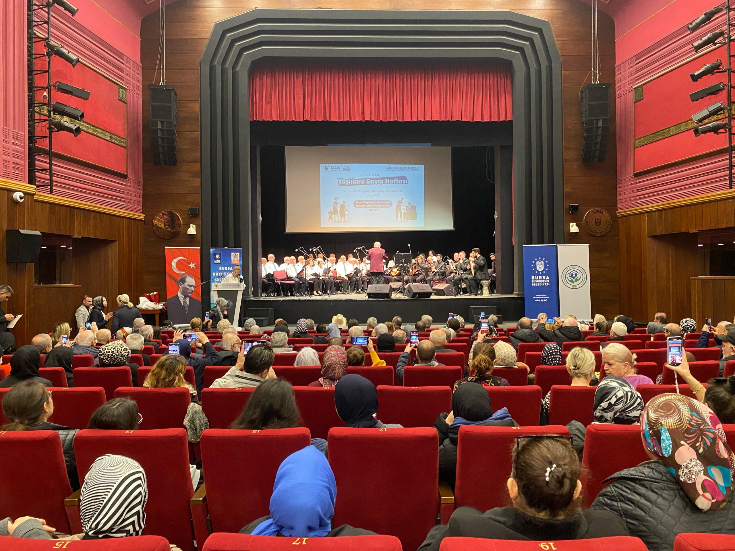 Huzurevi sakinleri renkli etkinliklerle keyifli anlar yaşadı
