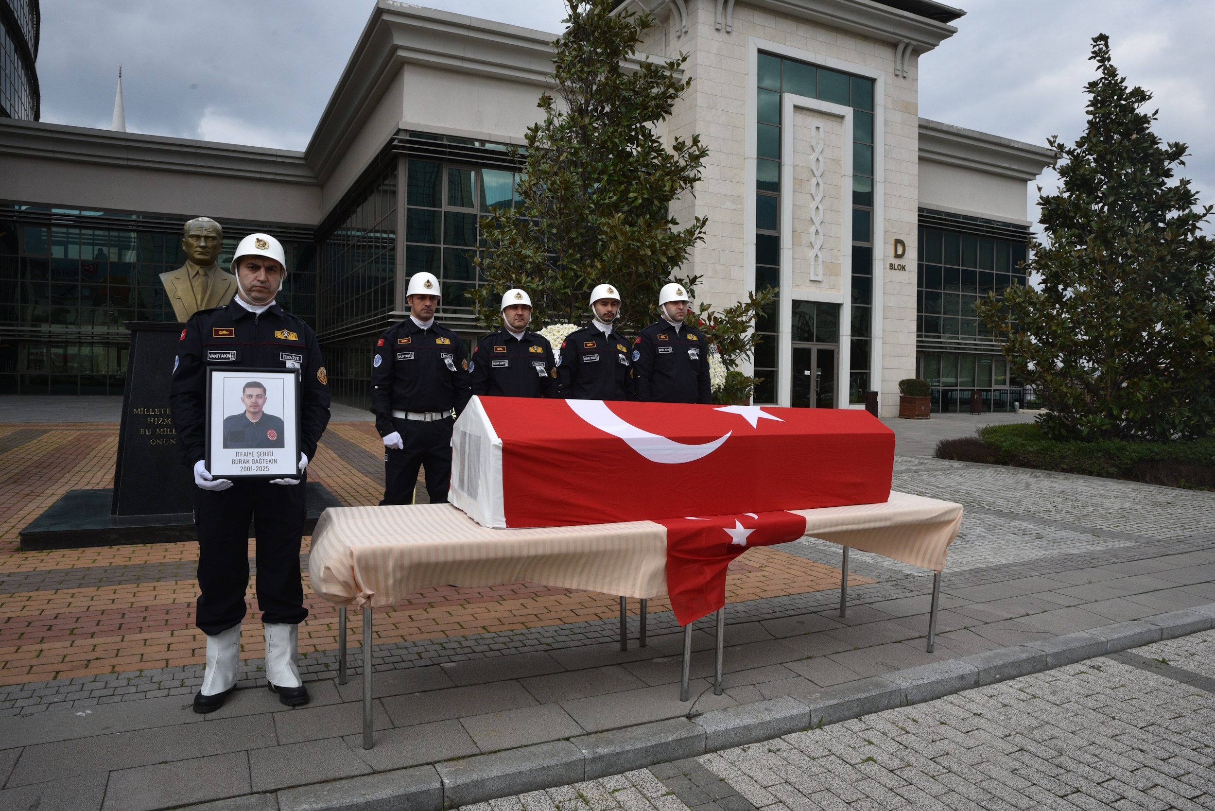 Burak Dağtekin için cenaze töreni düzenlendi