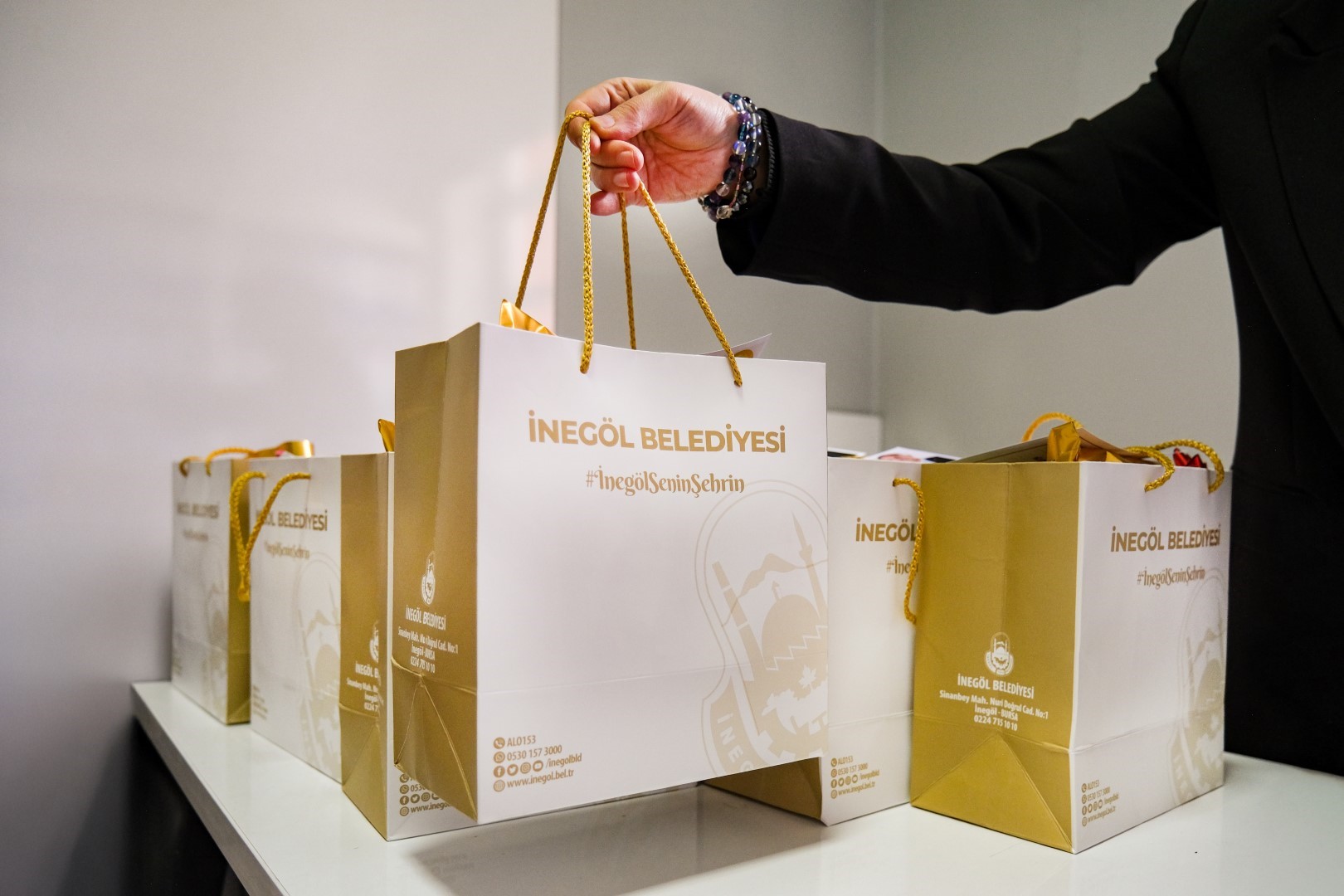 İnegöl Belediyesi’nden yaşlılara bayram sürprizi