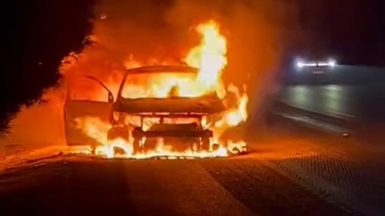 Araçta çıkan yangın ormana sıçradı!