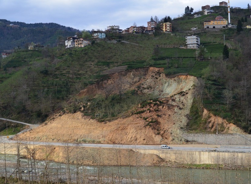 Doğu Karadeniz’de çığ ve heyelan tehdidi