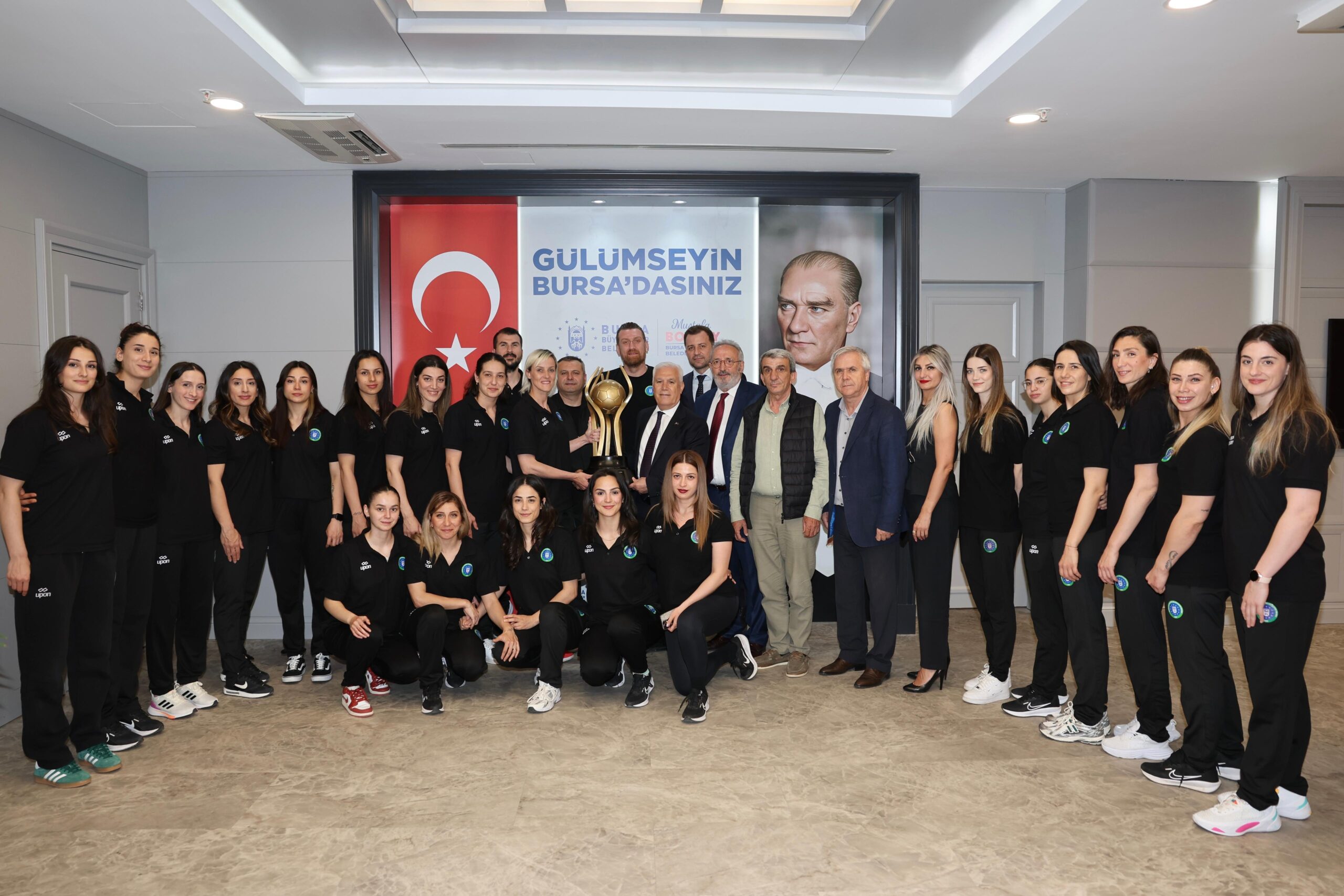Şampiyon sporculardan Başkan Bozbey’e ziyaret
