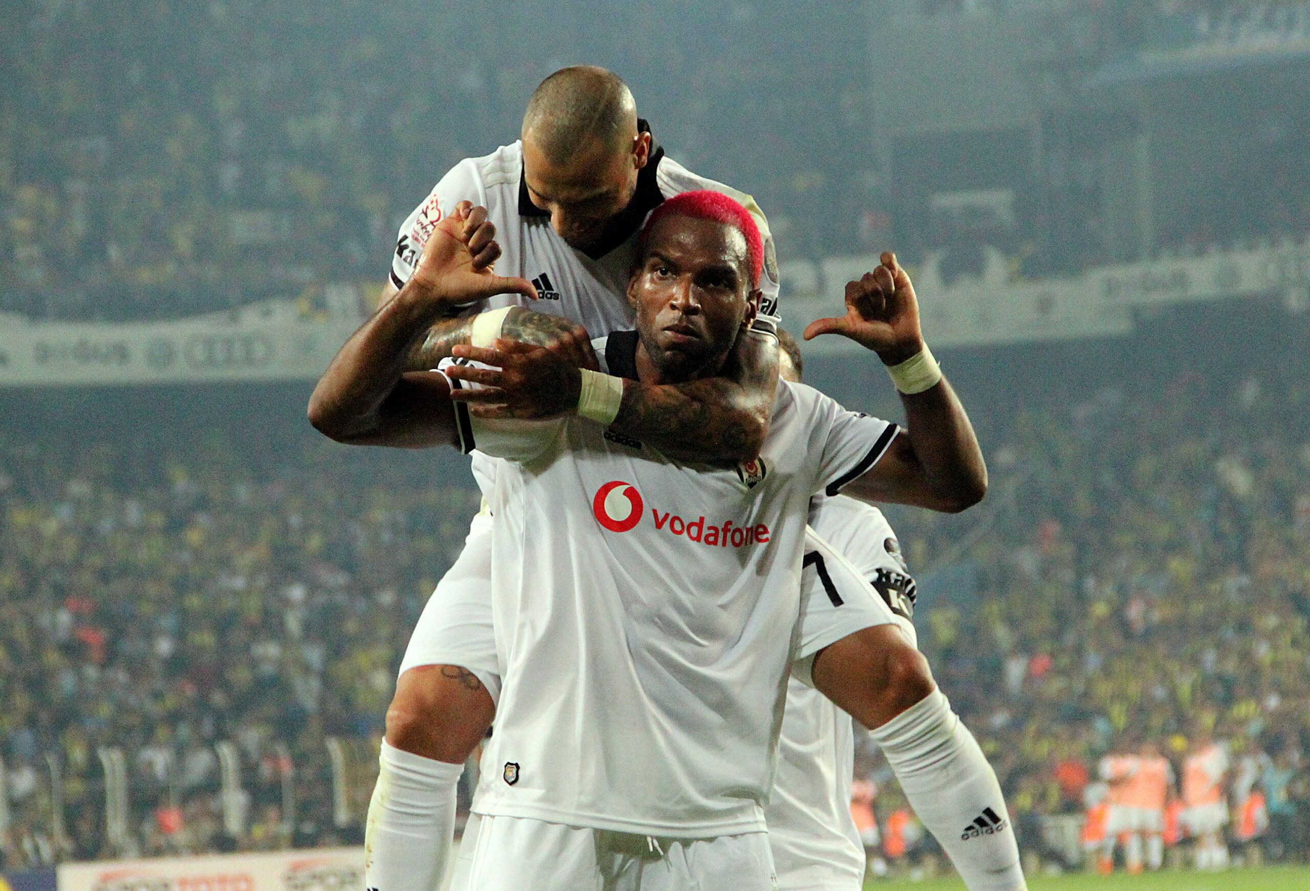 Fenerbahçe – Beşiktaş derbisinin golleri yabancılardan