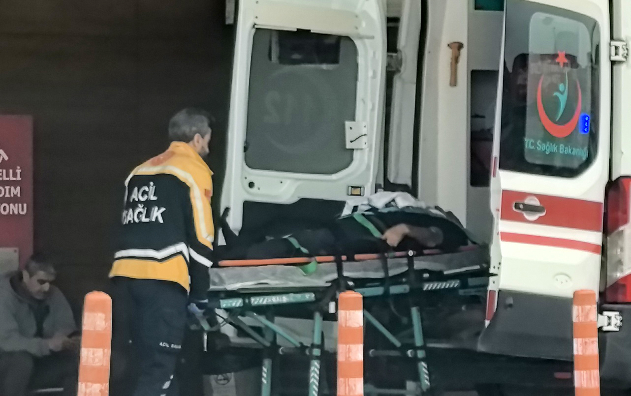Tabela takarken düşen din görevlisi yaralandı