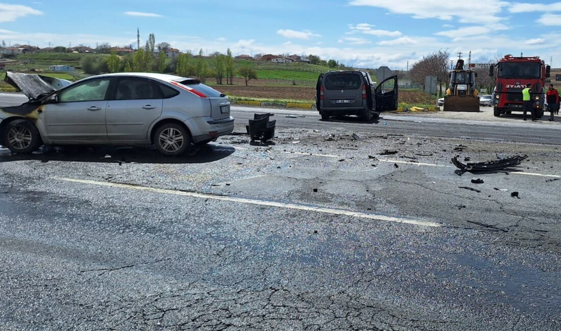 Kırıkkale'de kamyonet ile otomobilin