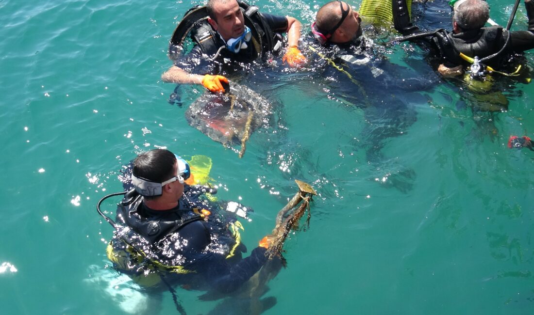 Antalya'da Kaleiçi yat limanında