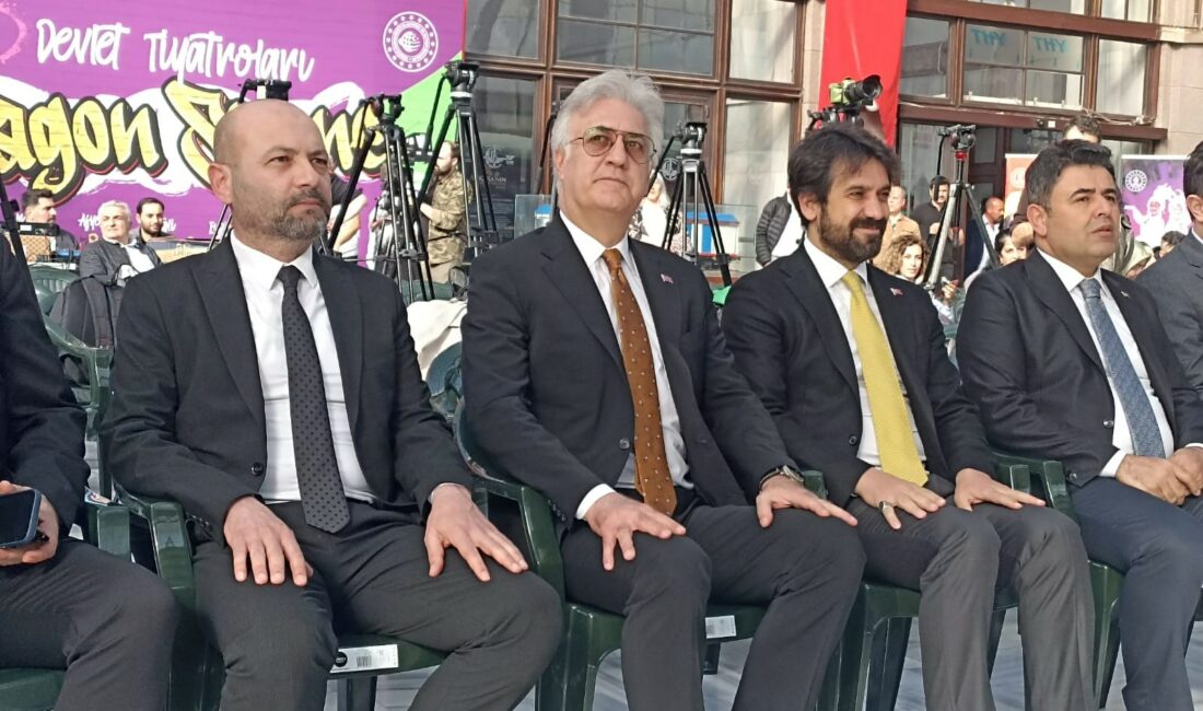 "Devlet Tiyatroları Vagon Sahne"