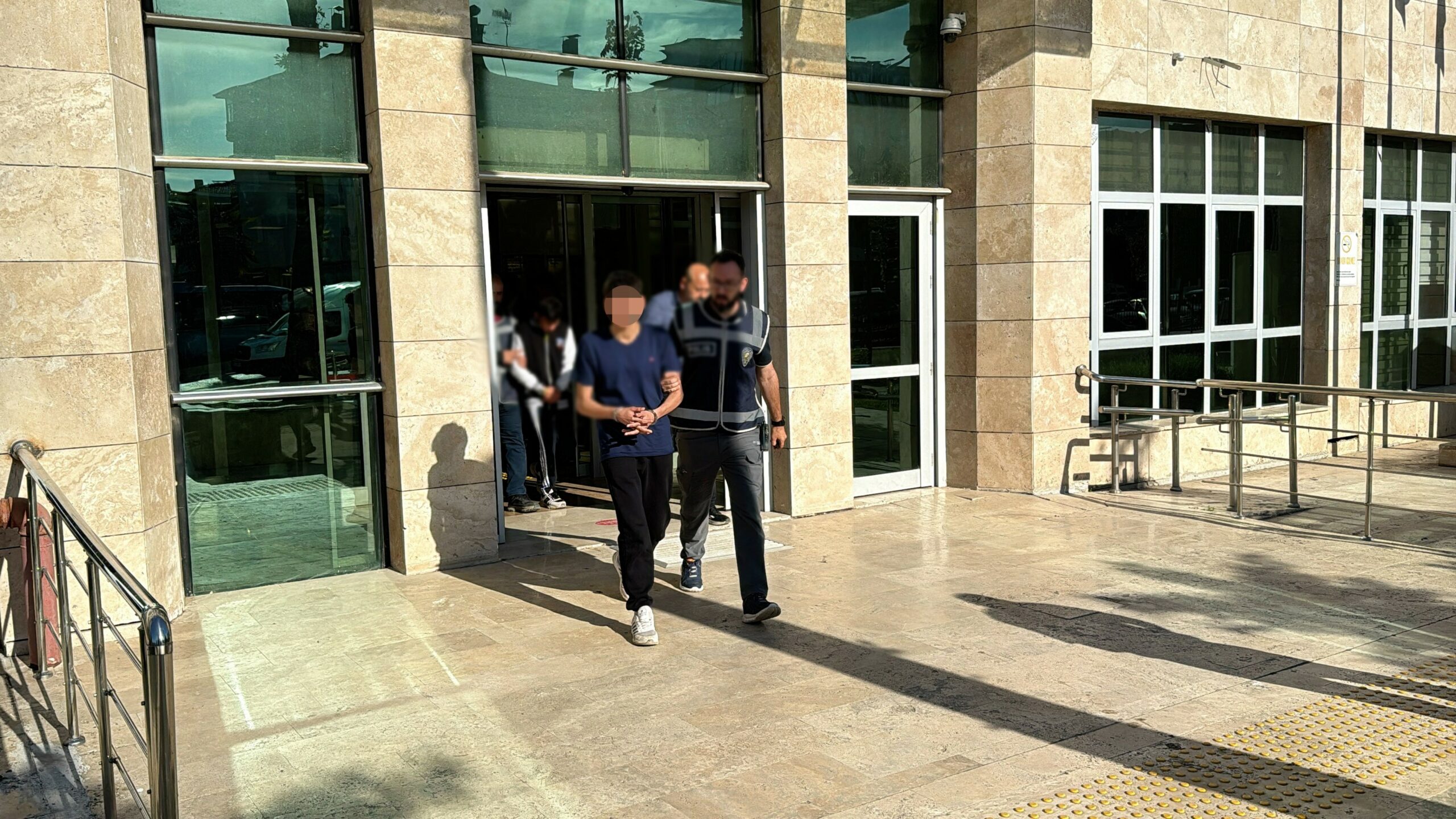 Tokat’ta 14 yaşındaki kıza cinsel istismarda bulunan 2 kişi tutuklandı