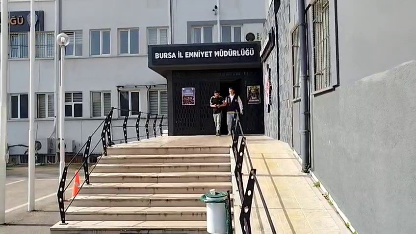 Bursa'da yolda kalan aracı,
