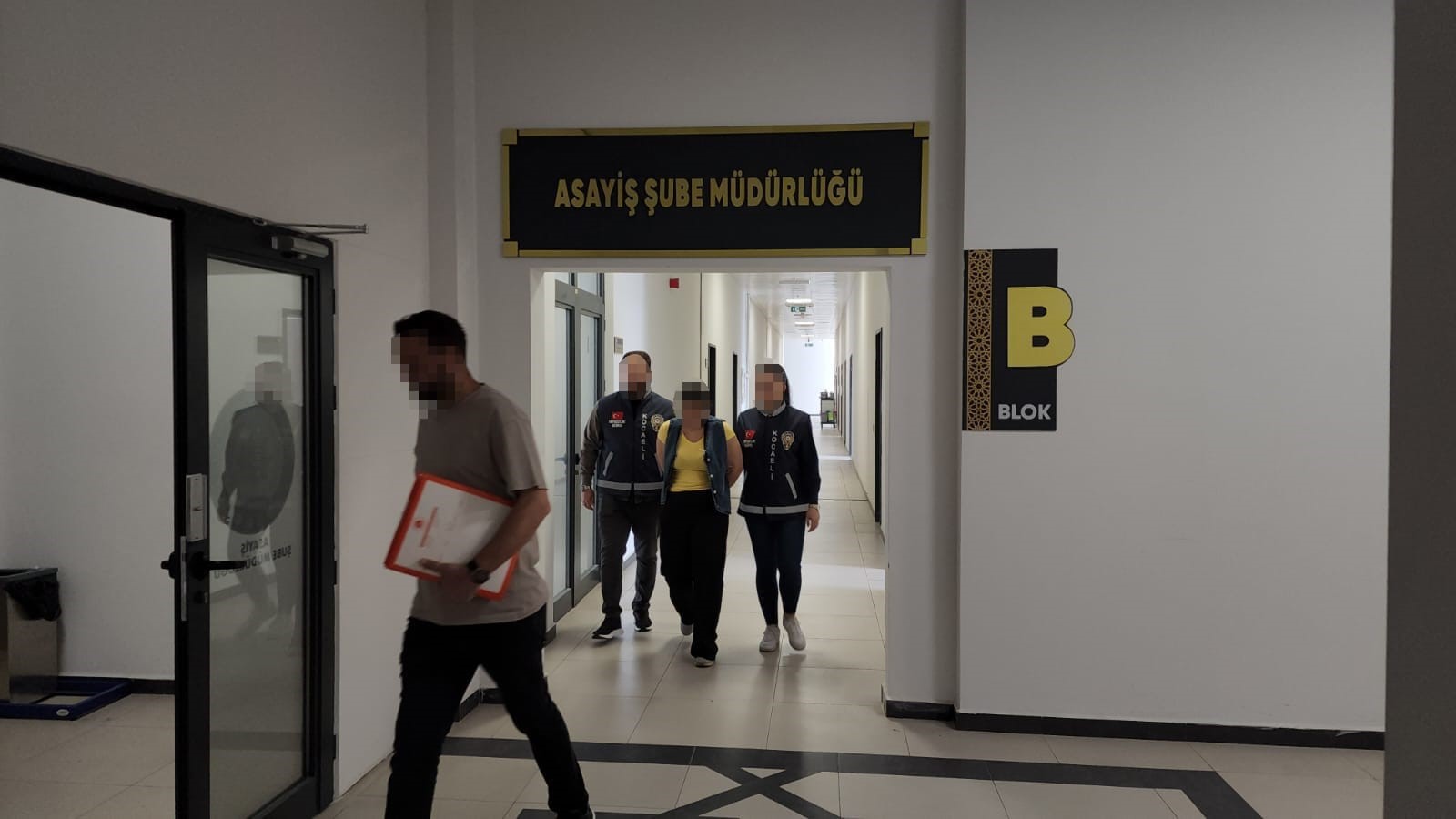 730 bin TL değerinde ziynet eşyası ve nakit para çalan 2 şüpheli yakalandı