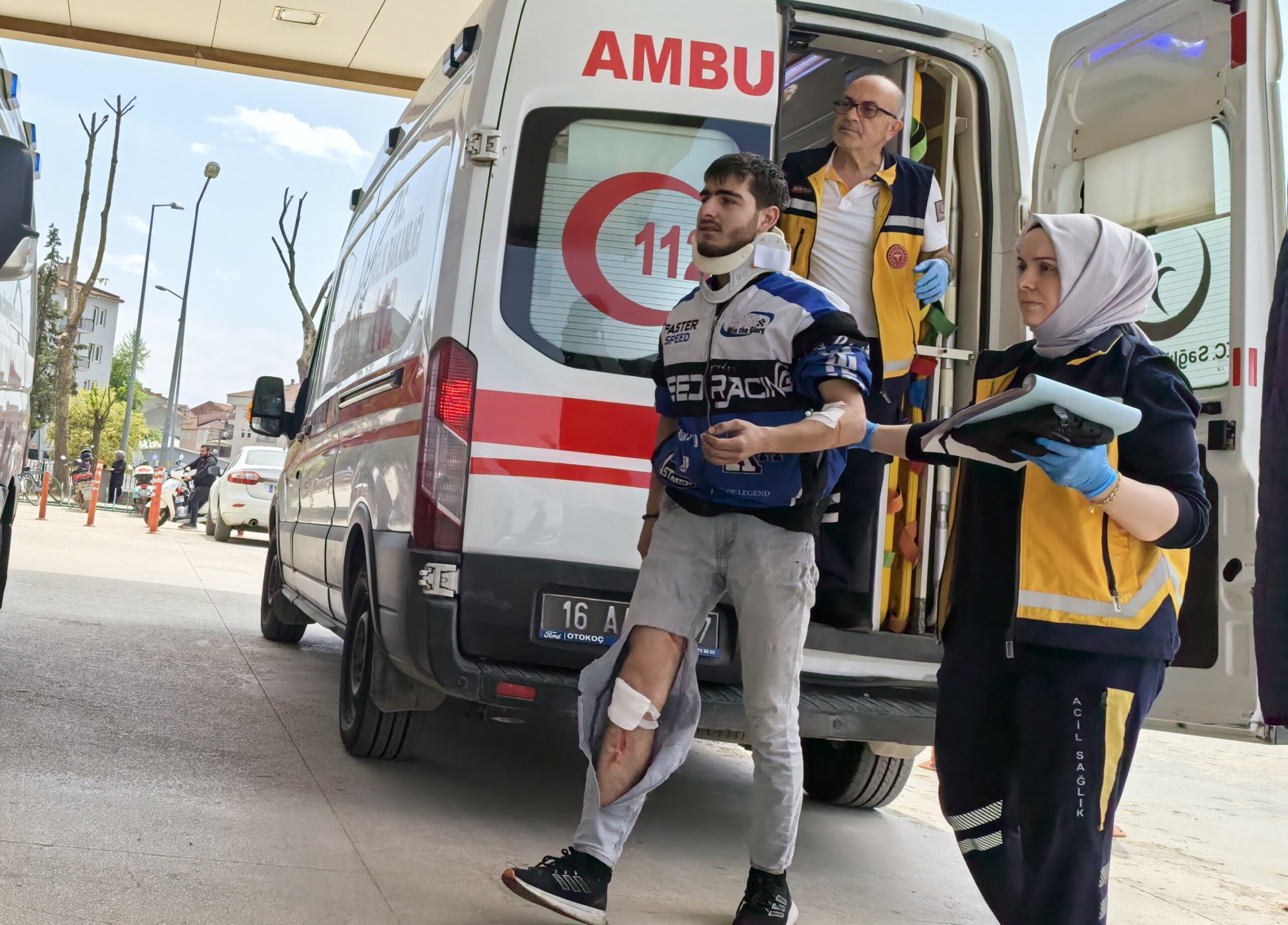 Otomobille motosiklet çarpıştı: 1 yaralı