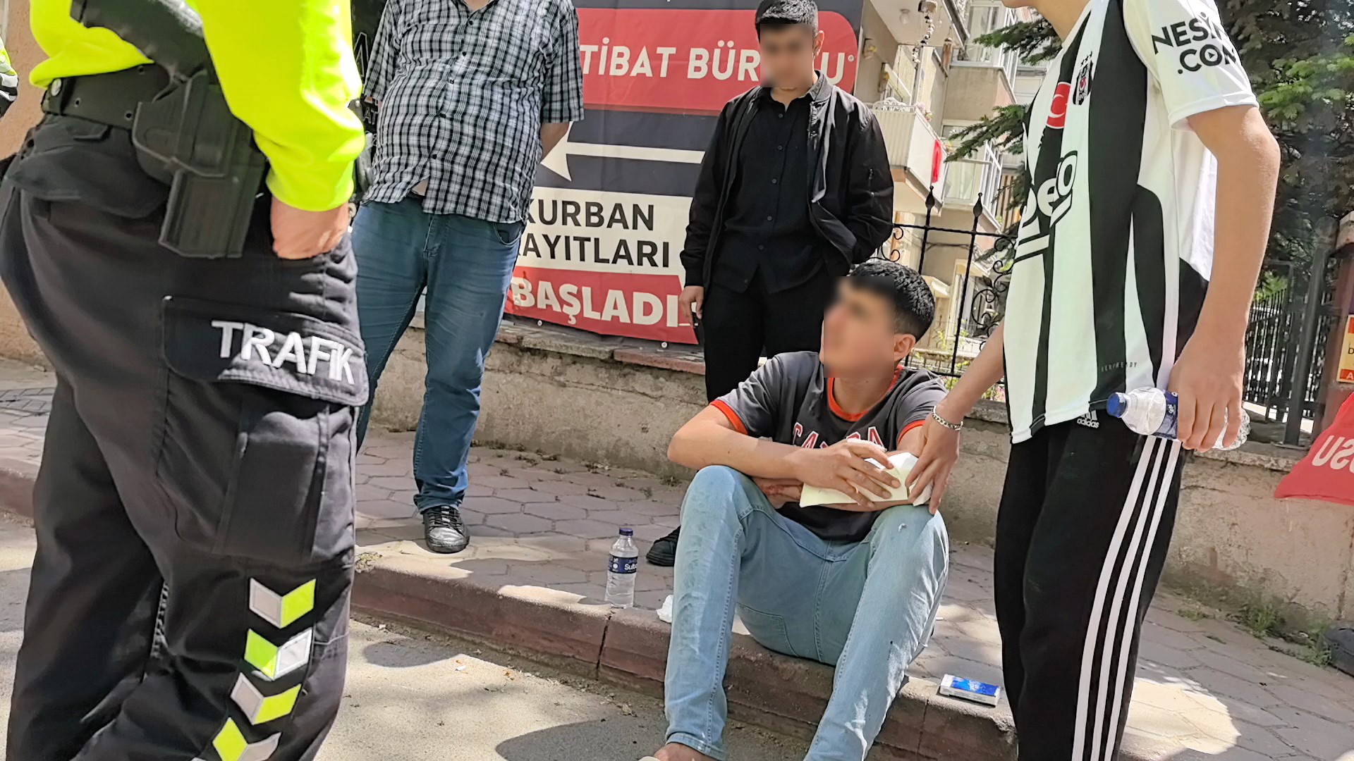 15 yaşındaki çocuk bıçaklı saldırıya uğradı!