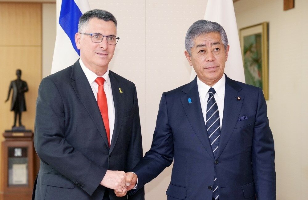 Japonya Dışişleri Bakanı Takeshi