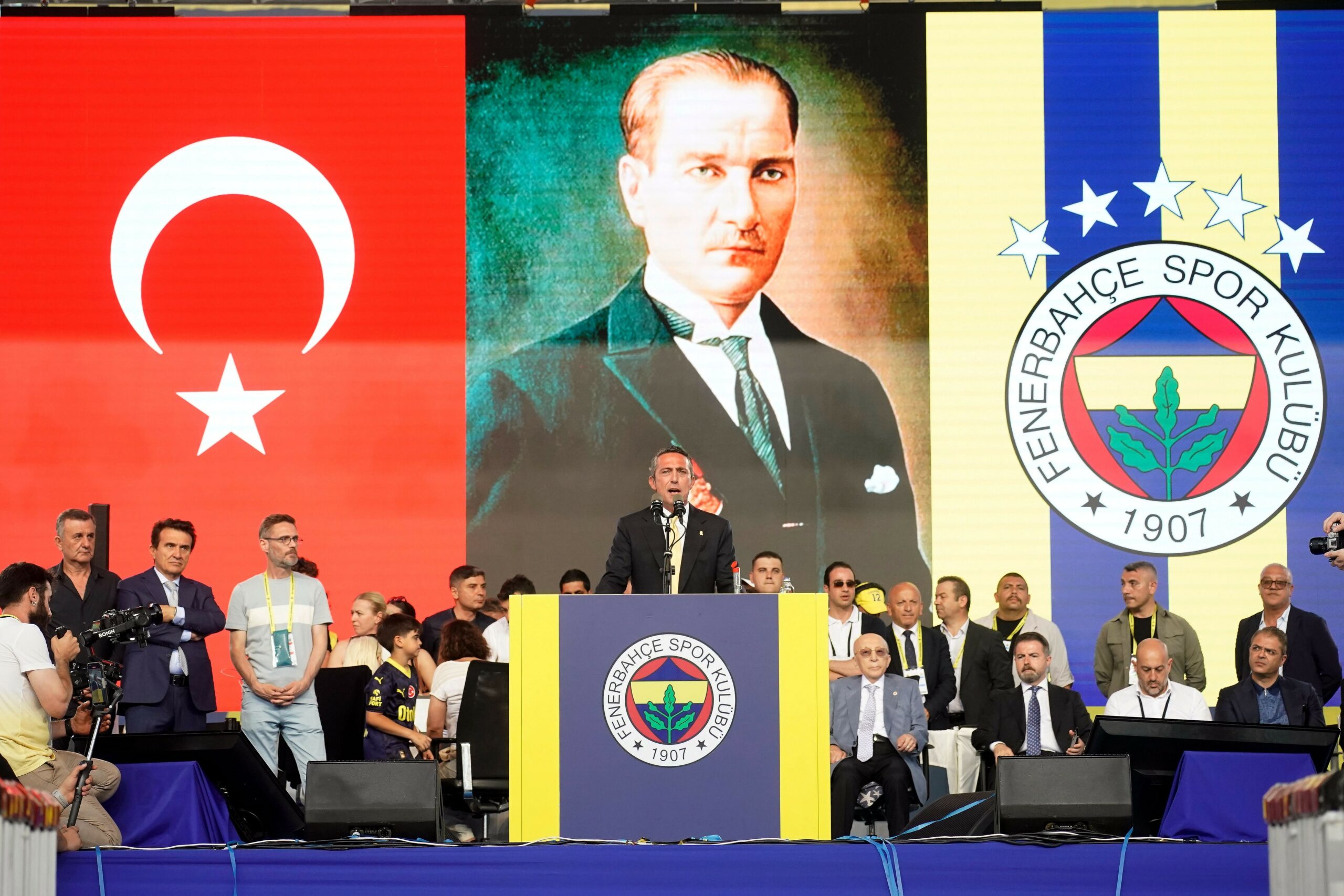 Fenerbahçe olağanüstü genel kurula gidiyor!
