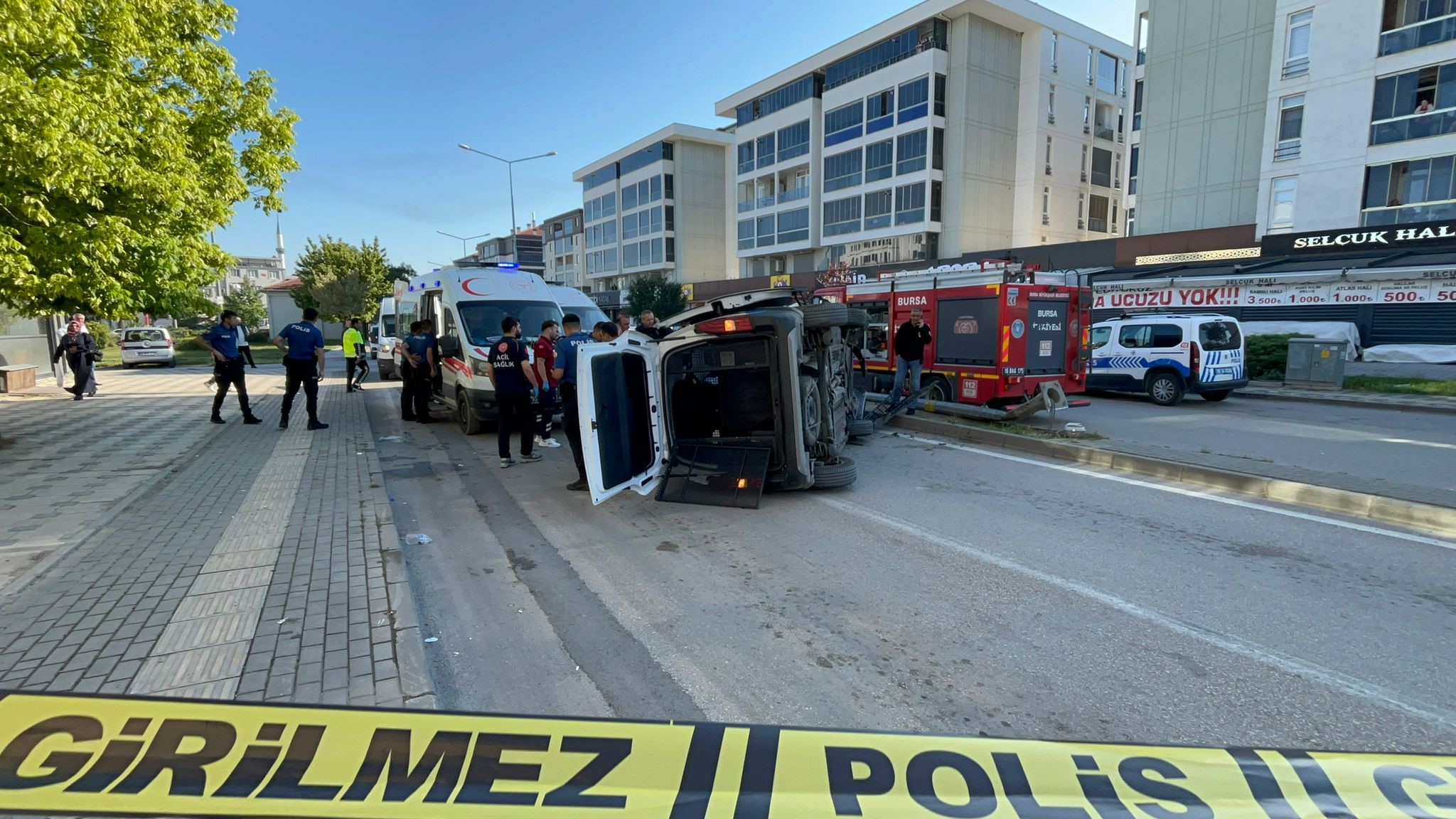 Bursa’da kadına şiddet ihbarından dönen polis aracı takla attı!