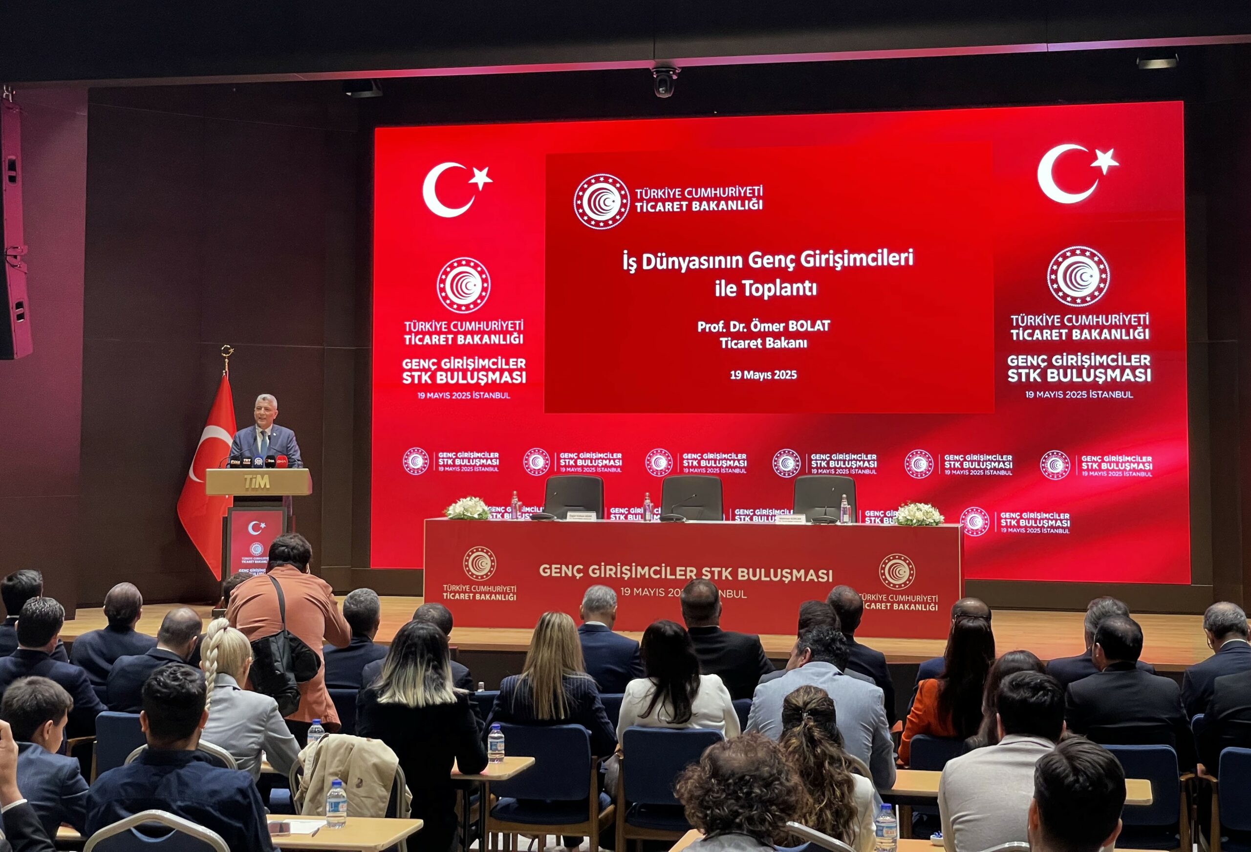 Yılda 1 trilyon 322 milyar dolar milli gelir üretmekteyiz