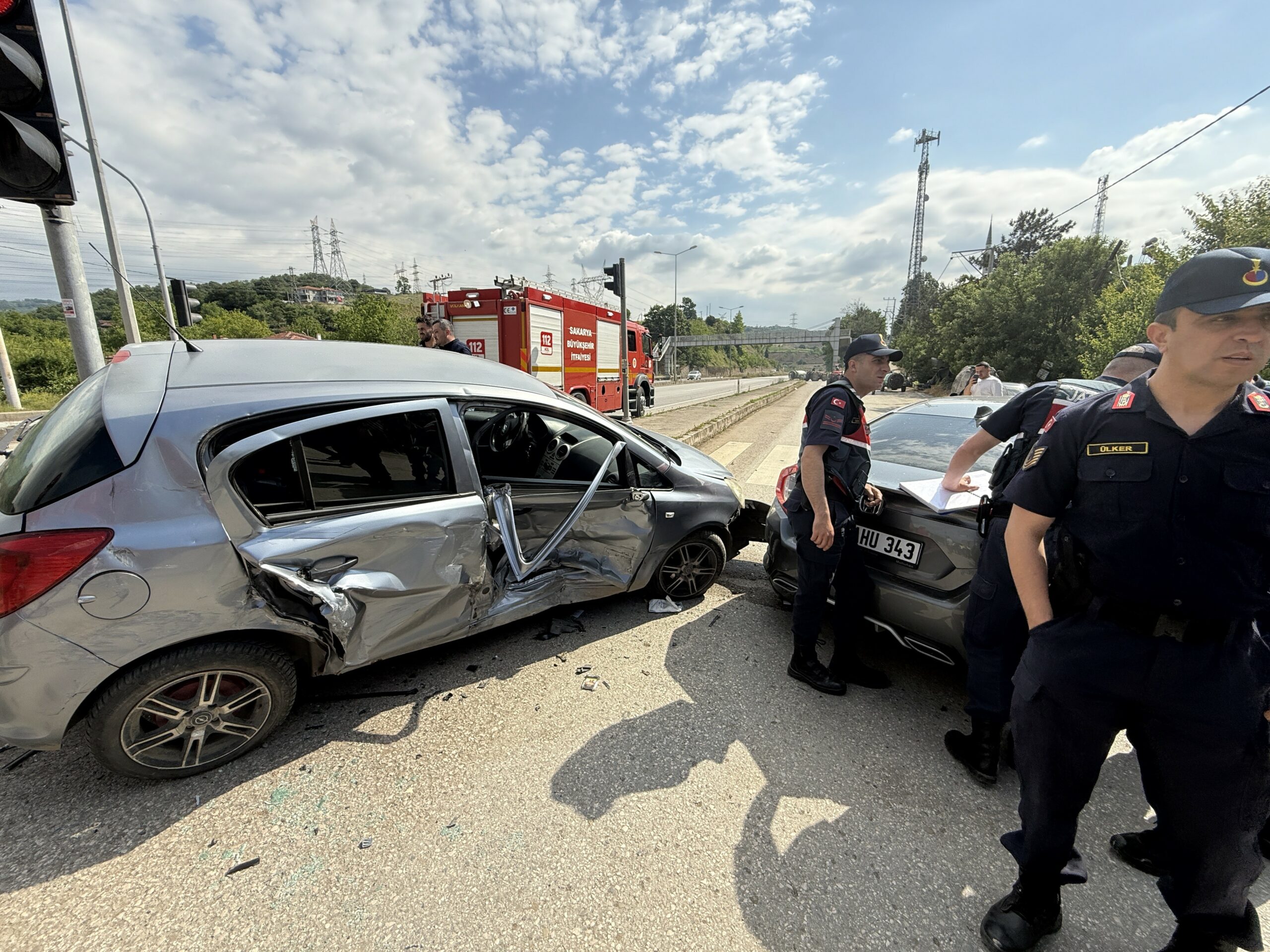 Sakarya’da otomobiller çarpıştı: 4 yaralı