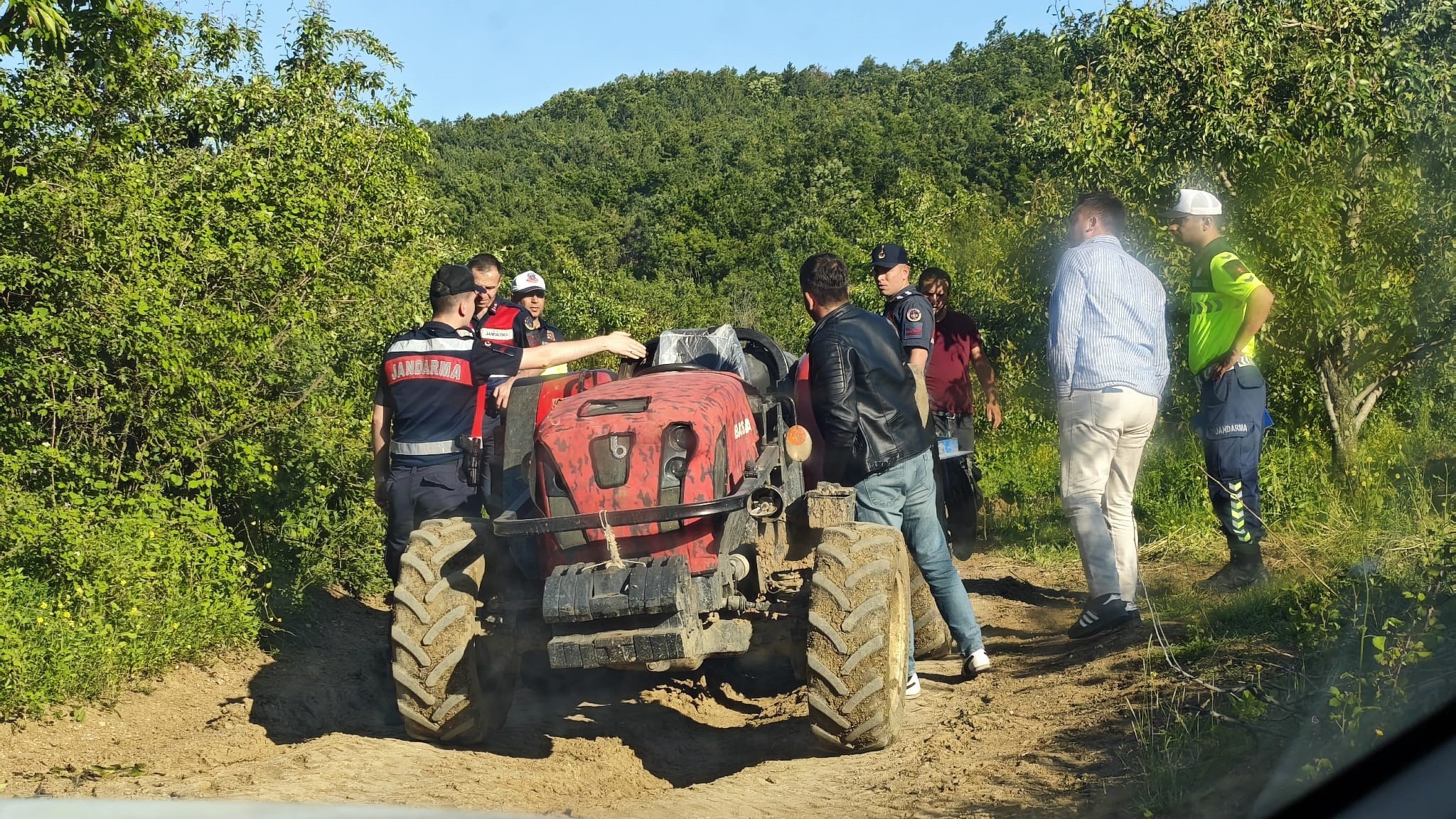 Babasının kullandığı traktörün altında kalmıştı…