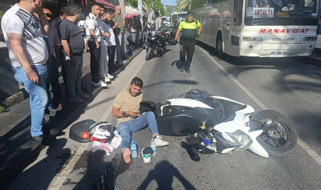 Yaya geçidinde motosikletler çarpıştı: 3 yaralı Antalya Manavgat’ta yayalara yol