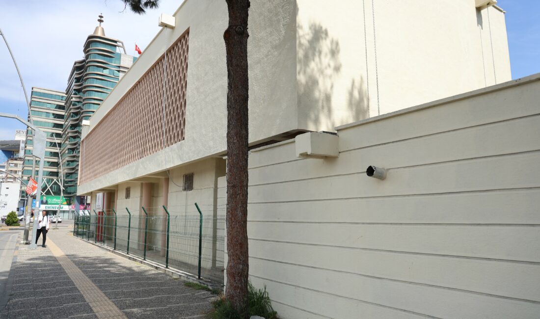 Adana'da Arkeoloji Müzesi'nde çöp
