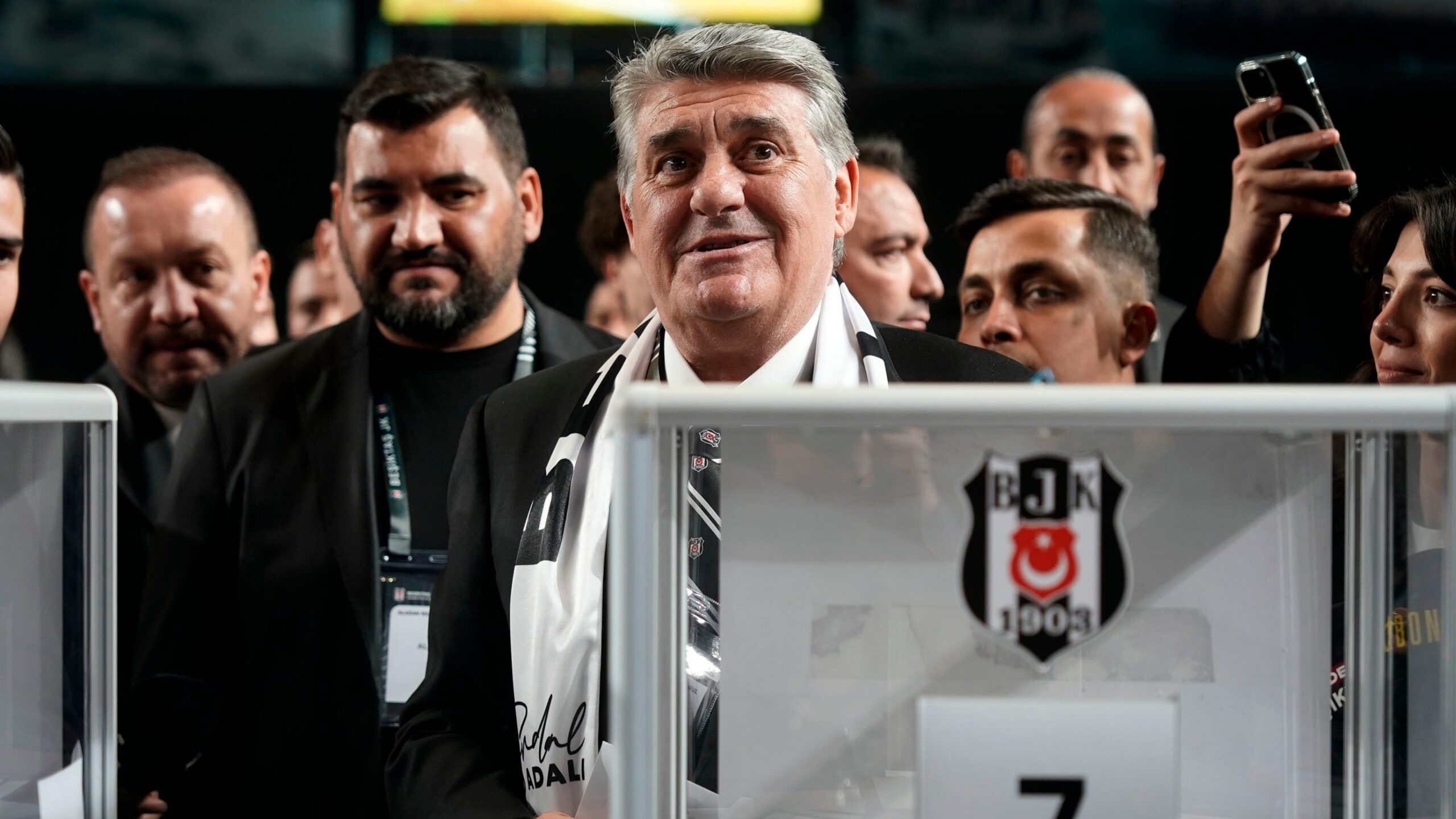 Serdal Adalı oyunu kullandı