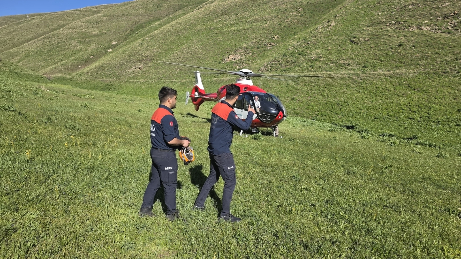 Van’da kayalıklarda mahsur kalan şahıs kurtarıldı