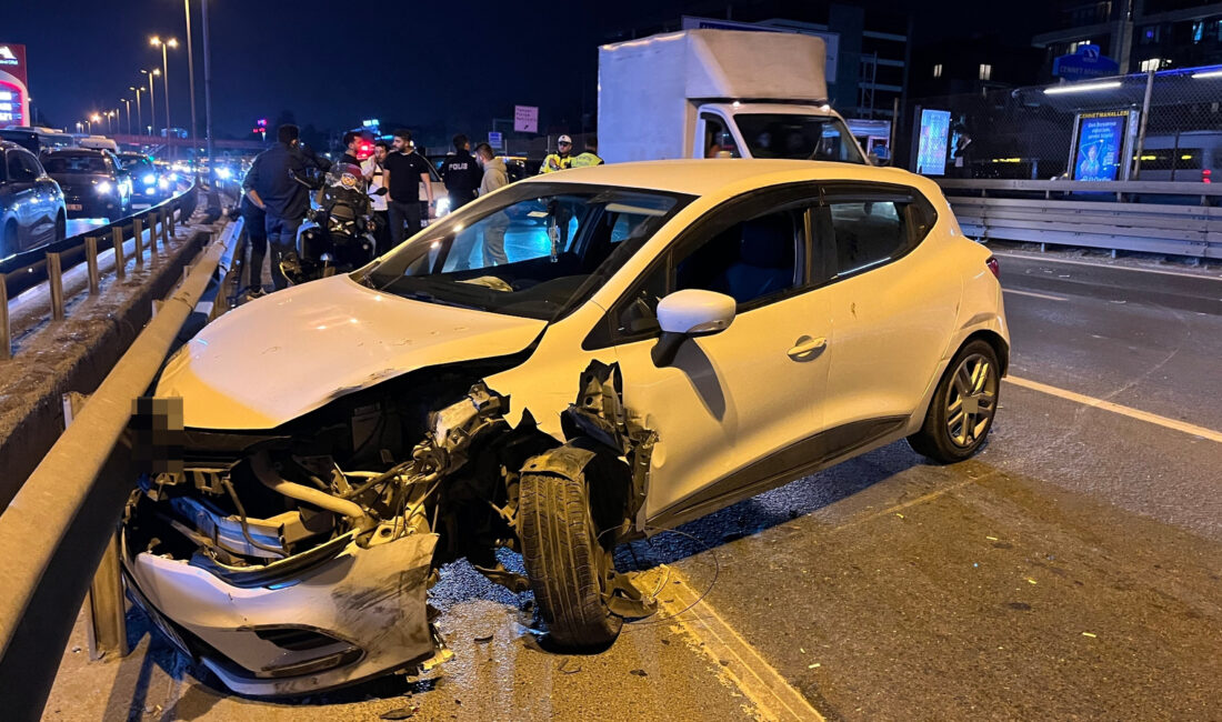 Küçükçekmece’de, 4 aracın karıştığı
