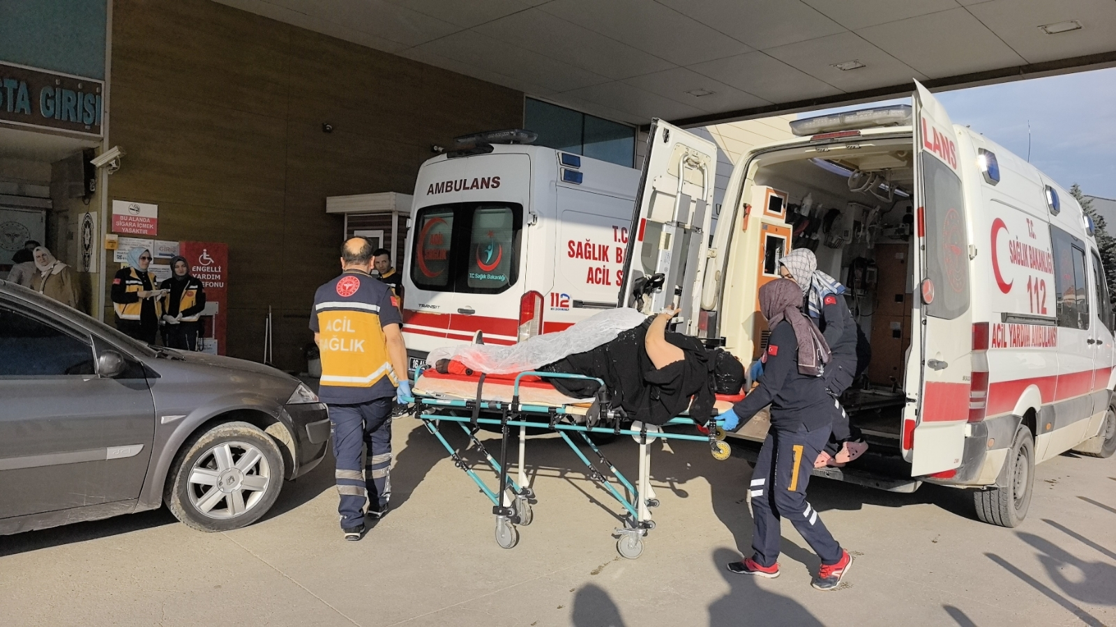 İnegöl’de otomobil ile motosiklet çarpıştı: 2 yaralı