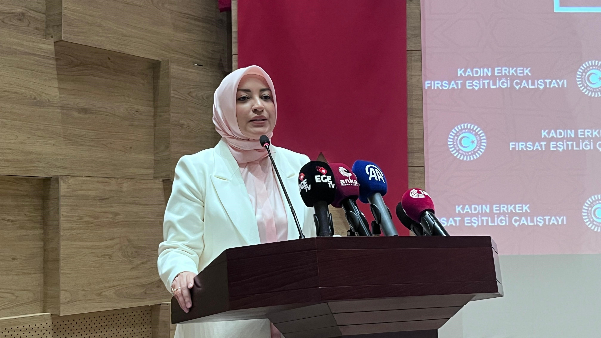 İzmir’de Kadın Erkek Fırsat Eşitliği Çalıştayı düzenlendi