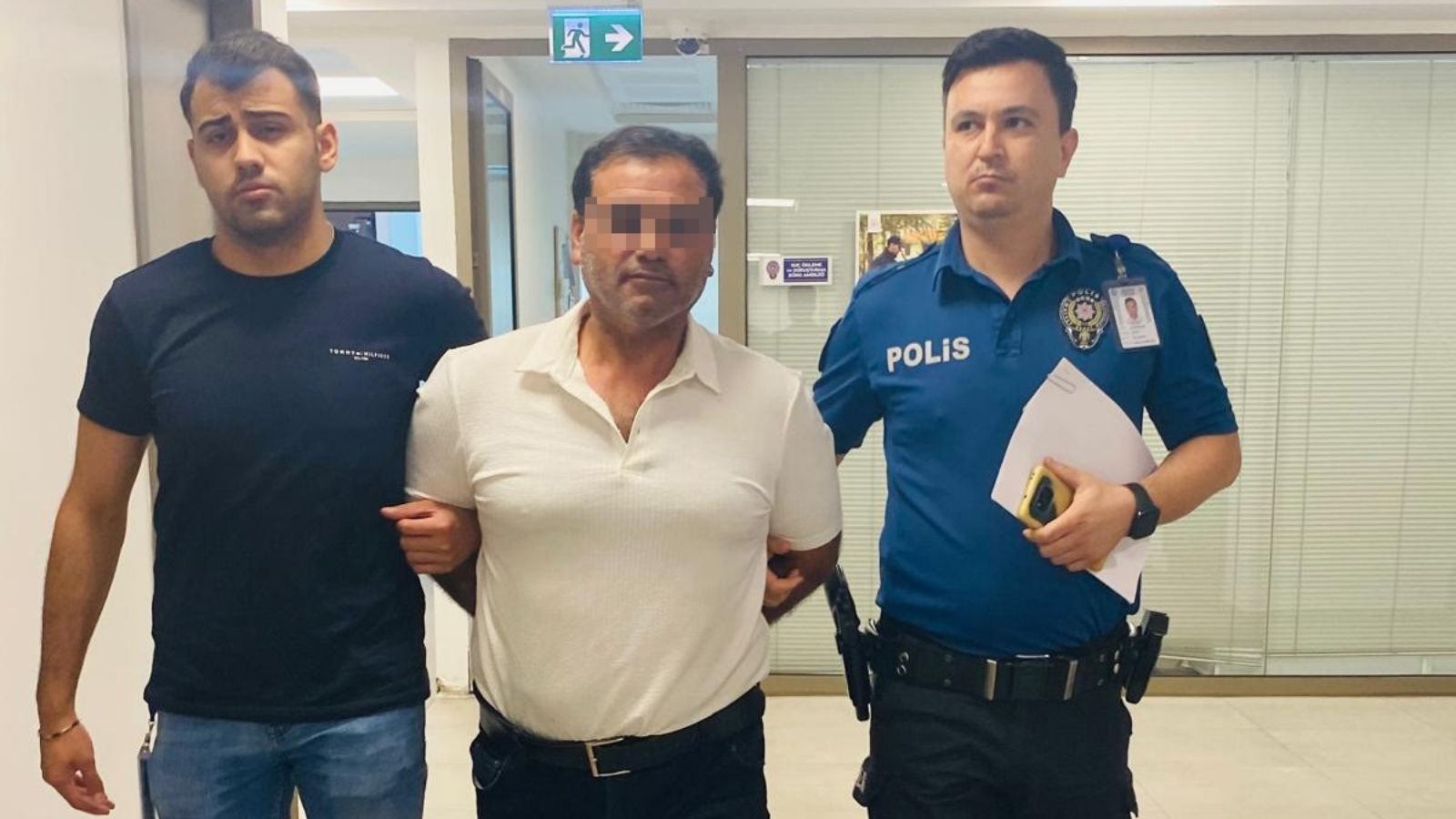 Kırmızı bültenle aranan hükümlü pasaport kontrolünde yakalandı