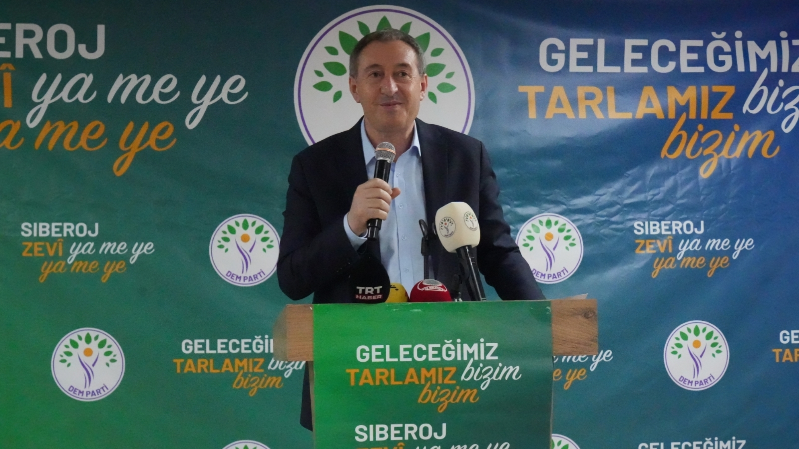 DEM Parti Eş Genel Başkanı Bakırhan: Türkiye önümüzdeki günlerde barışın kapısını aralayacak