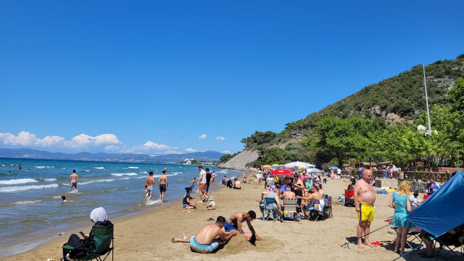 Aydın’da güneşli hava sahillerini doldurdu