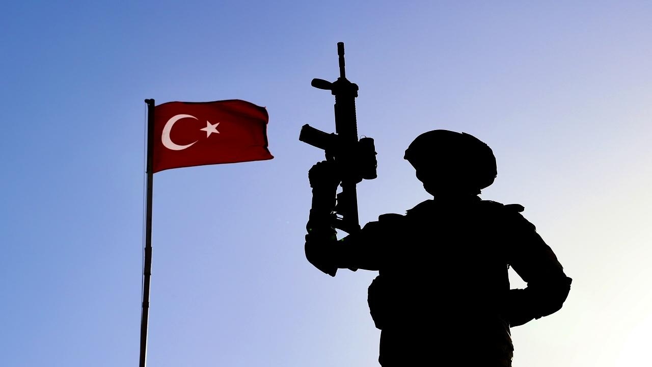 Mehmetçik, teröristlerin inlerine girmeye devam ediyor